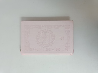 Saint Coran - FranCais - pochette (11 x 15 cm) - rose clair