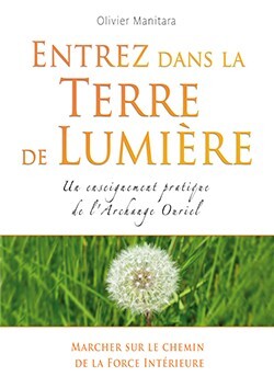 Entrez Dans La Terre De Lumiere, Marcher Sur Le Chemin De La Force Intérieure