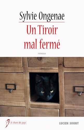 Un tiroir mal fermé