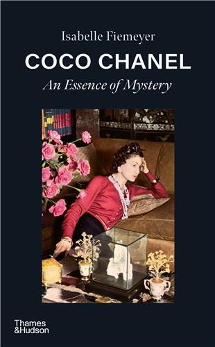 Coco Chanel : An Essence of Mystery /anglais