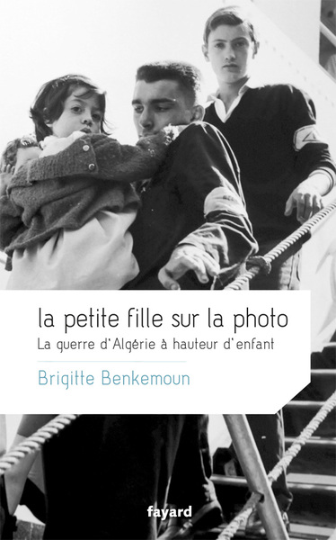 La petite fille sur la photo